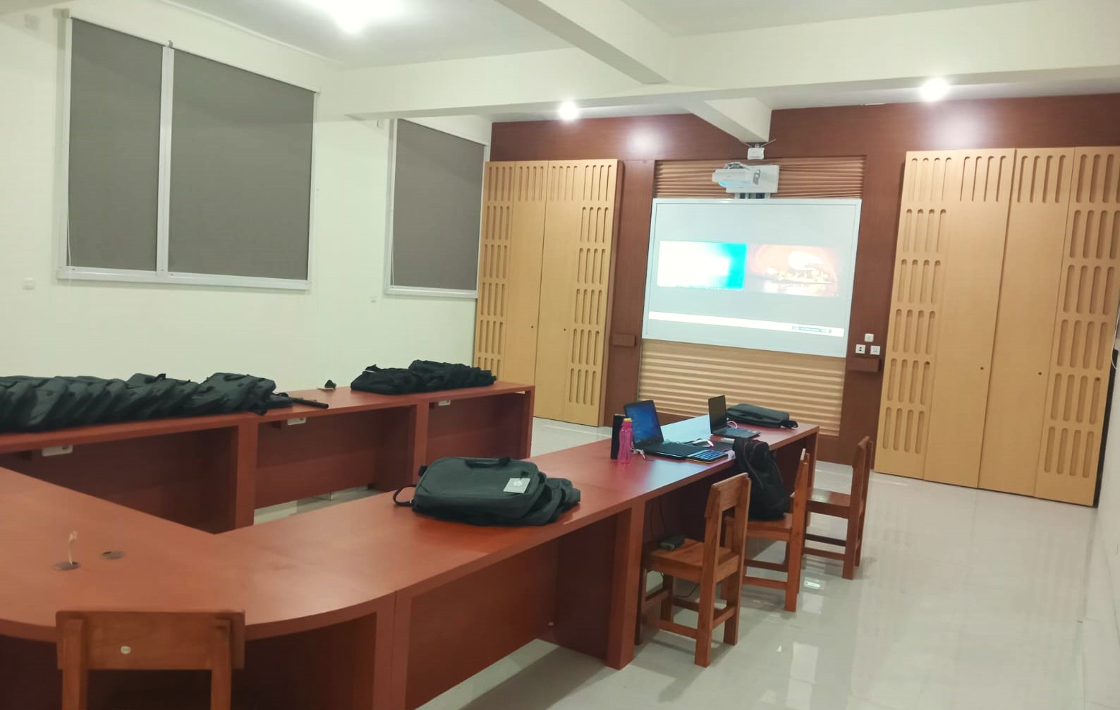Ruang Belajar Interaktif dengan Paket Lengkap Laptop untuk Santri